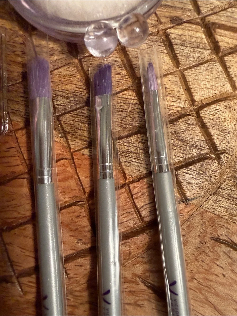 Victoria Vogue Purple-Tip Silver Handle Makeup Brush Set - 5 Piece + bonus puff